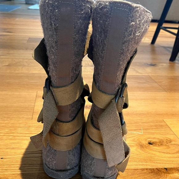 Sorel boots size 8.5 - Picture 3 of 7